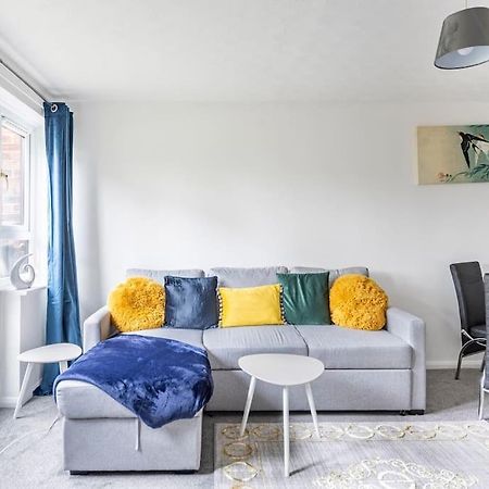 Two Bedroom Flat Near Colchester Hospital With Free Parking And Internet Mile End Екстер'єр фото
