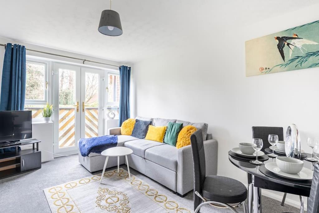 Two Bedroom Flat Near Colchester Hospital With Free Parking And Internet Mile End Екстер'єр фото